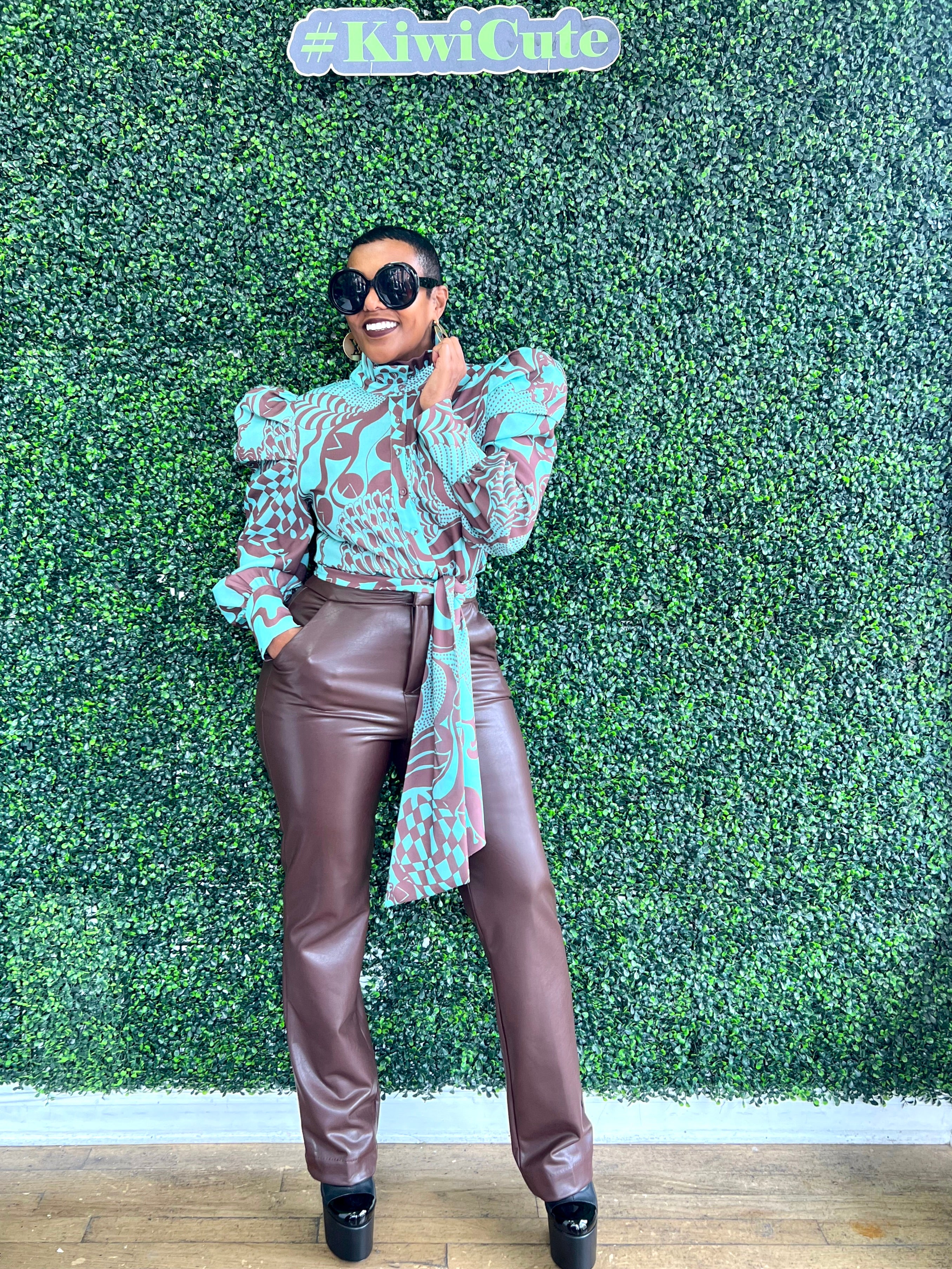 SLEEK FAUX LEATHER TROUSERS (JAVA)